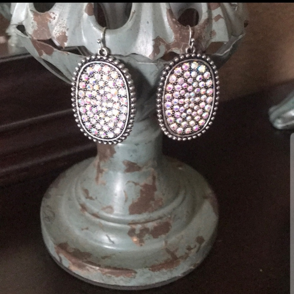 Plunder sparkly earnings